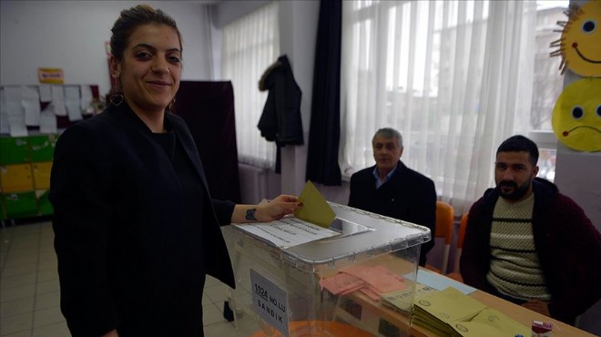 Türkiye nin seçimi: Oy verme işlemi başladı