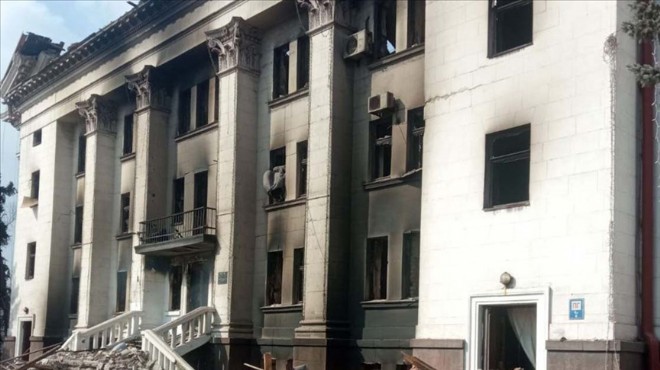 400 kişinin sığındığı tiyatro binası bombalandı!