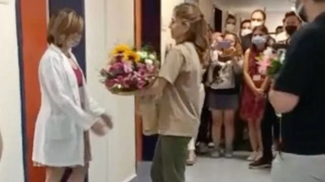 Üniversite hastanesinde istifa: Çiçeklerle uğurlandı!