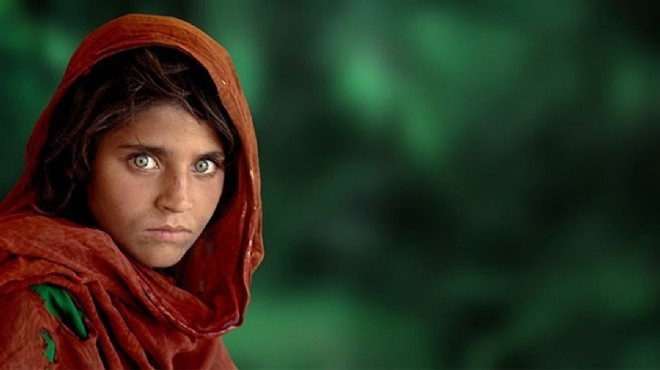 Ünlü  Afgan kızı  ülkesini terk etti