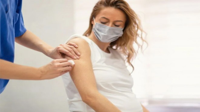 Uzmanlar uyardı: Hamilelerin aşı olması 2 kat önemli!