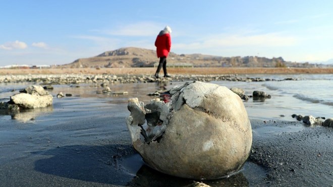 Van Gölü’nde insan kemikleri bulundu