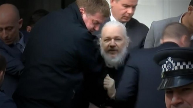Wikileaks in kurucusu Assange a ilk ceza