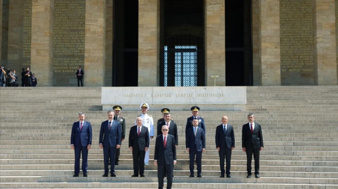 Yüksek Askeri Şura üyeleri Anıtkabir'i ziyaret etti