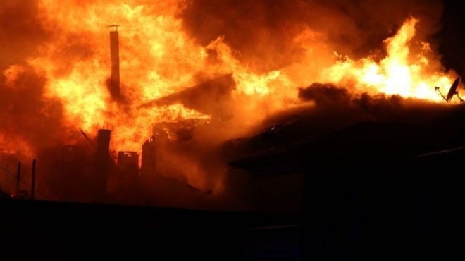 Yakıt krizi protestosunda hükümet binaları yakıldı