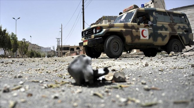 Yemen de askeri geçit törenine çifte saldırı: 32 ölü