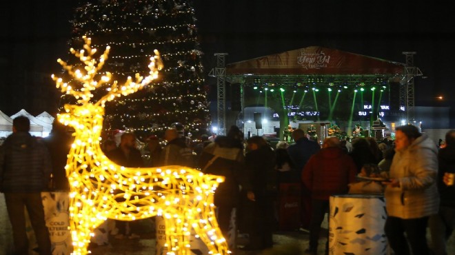 Yeni yıl coşkusu Karşıyaka'yı sardı