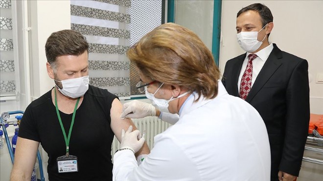 Yerli Covid-19 aşı adayının ilk dozu bir gönüllüye yapıldı