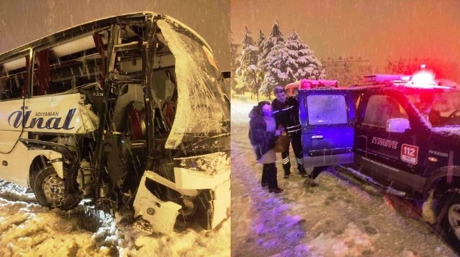 Yolcu otobüsü karlı yolda kaza yaptı: 30 yaralı