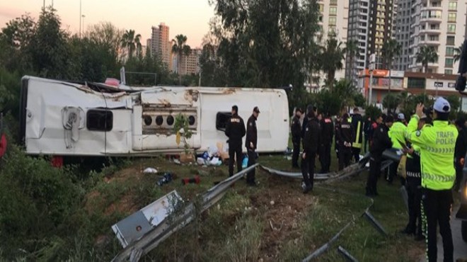 Yolcu otobüsü şarampole devrildi: 2 ölü, 29 yaralı