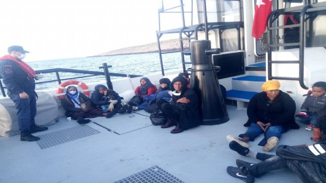 Yunan askerinin botlarının motorunu söktüğü göçmenleri Türk Sahil Güvenliği kurtardı