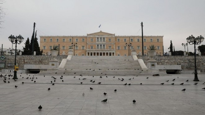 Yunanistan da sokağa çıkma yasağı ilan edildi