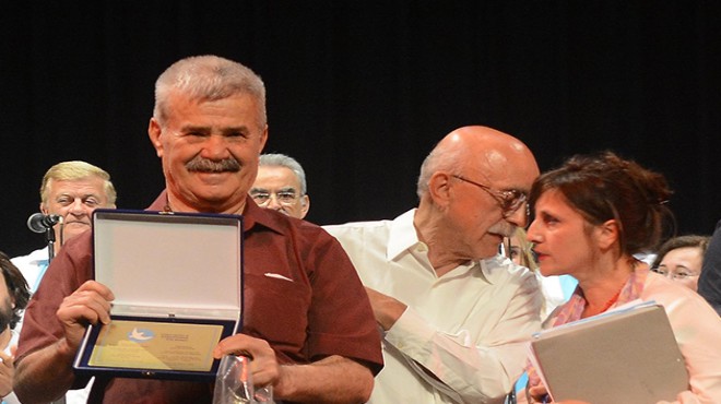 Yunanistan dan Dikili eski Belediye Başkanı Özgüven e  Barış Ödülü 