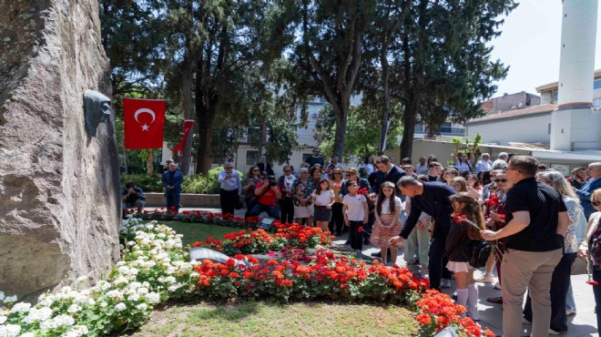 Zübeyde Hanım'ın anıt mezarı başında duygu dolu mesajlar