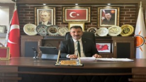 AK Parti'den CHP'li Başkan'a 'pankart' çağrısı