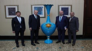 Menemen’den Cumhurbaşkanı Erdoğan’a özel hediye: Ve dev vazo Genel Merkez'de!