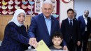 Yıldırım'dan eşine: Hanım karar veremedin mi?