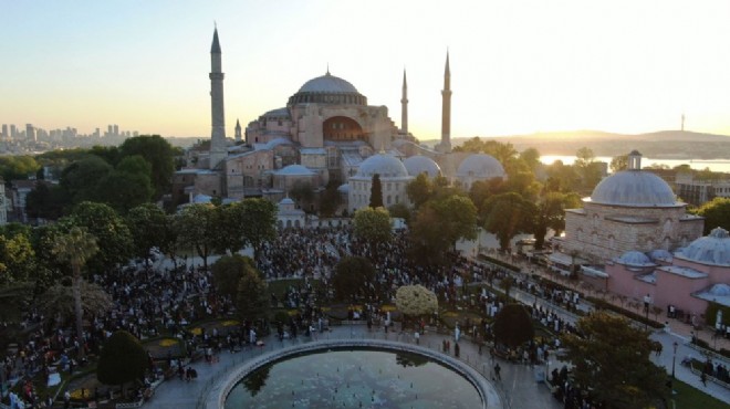 87 yıl sonra ilk: Ayasofya'da bayram namazı