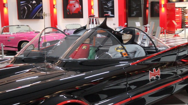 'Batmobile' İzmir'de filmini yaşatıyor!