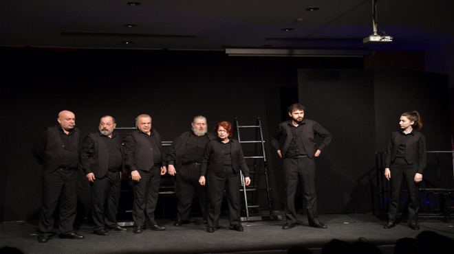 Ekin Tiyatrosu'ndan Çiğli'de muhteşem performans