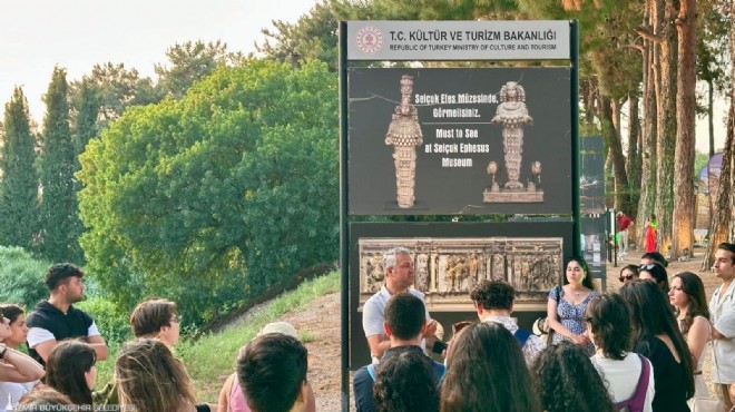  Gençler İzmir i Geziyor da yeni durak Efes