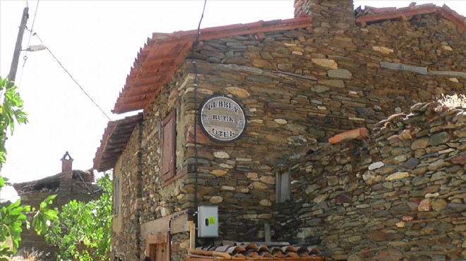 'Hayalet köy'ün tarihi evini butik otele dönüştürdü