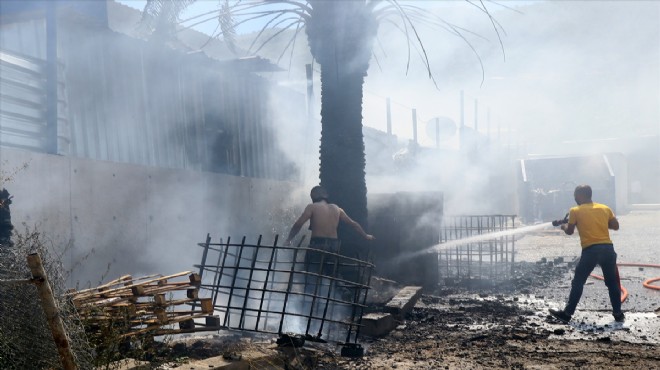 İzmir de otluk alanda çıkan yangın konteyner fabrikasına sıçradı