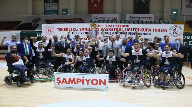 'Aslanlar' kupayı 17 yıl sonra İzmir'e getirdi