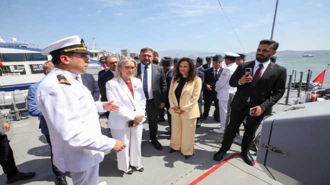  Karşıyaka Gemisi nde Zafer Bayramı coşkusu