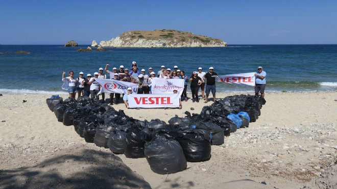 'Kıvılcımlar'dan Foça kıyılarında temiz mesai!