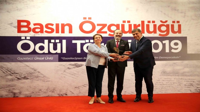 'Özgür Basın' Ödülü Ünsal Ünlü'ye