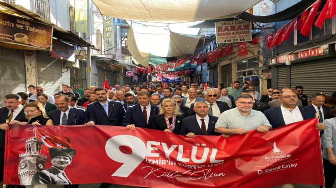  Zafer Yürüyüşü nde dikkat çeken kare: Hiçbir CHP li vekil yer almadı!