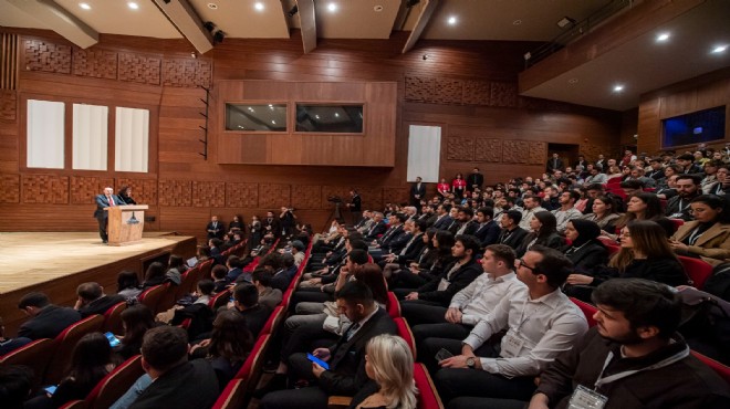 100 yıl sonra yeniden: Tarihi kongre gençlik forumuyla açıldı... Soyer: Başka bir Türkiye mümkün!