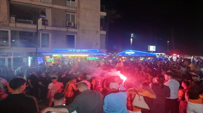 26 ncı şampiyonluğa İzmir de coşkulu kutlama