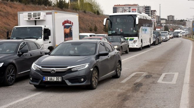 43 ilin bağlantı noktasında trafik kilitlendi