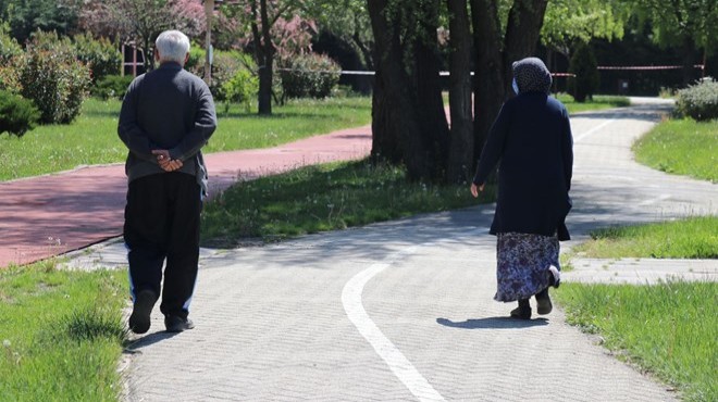 65 yaş ve üstünde  kırık kalp sendromu  tehlikesi