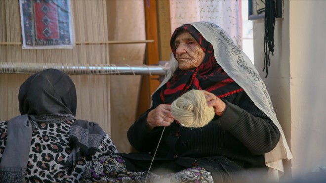 85 lik kursiyer: Hem öğreniyor hem öğretiyor