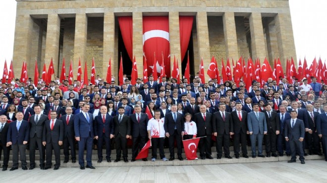 99.yıl gururu: İlk tören Anıtkabir de