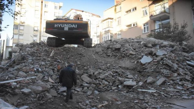 ABD'li Brunson'ın İzmir'de oturduğu ev yıkıldı
