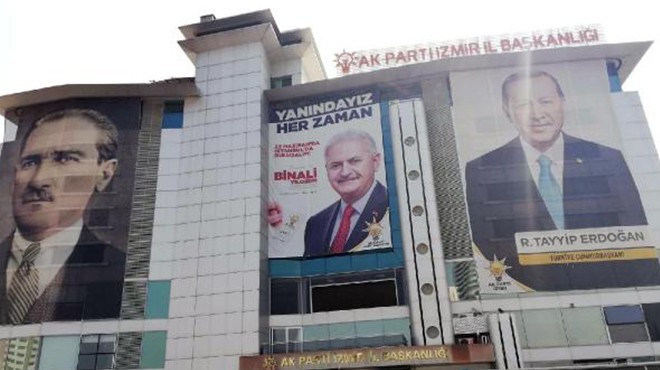 AK Parti İzmir'den Yıldırım'a pankartlı destek