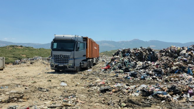 AK Parti den Büyükşehir e çöp tepkisi: Göz göre göre çevre katliamı!
