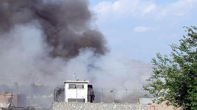 Afganistan da camiye bombalı saldırı: En az 100 ölü