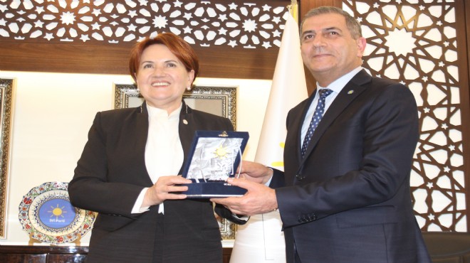 Akşener İzmir de teşkilatla buluştu: İktidara eleştiri seli, Lagos a sert tepki, çarpıcı erken seçim yorumu!