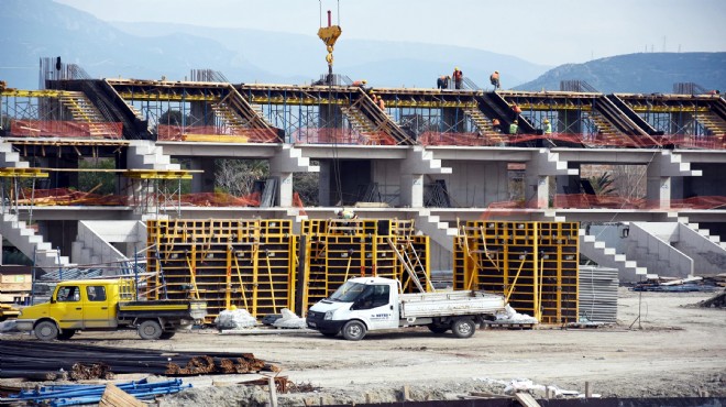 Alsancak Stadı yükseliyor!