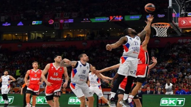 Anadolu Efes EuroLeague'de finale yükseldi