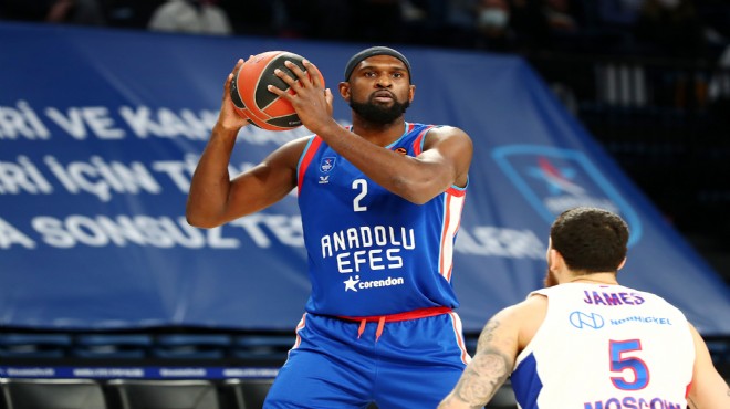 Anadolu Efes in yıldız oyuncusu kalp krizi geçirdi!