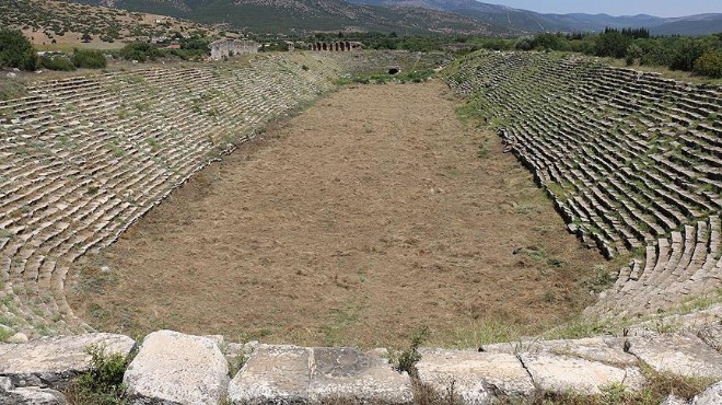 Antik stadyumda 'kombine' izleri!