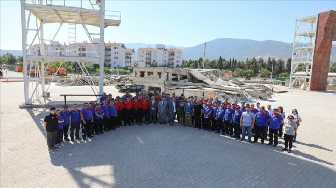 Arama kurtarma ekipleri 'can dostlar' için eğitim alıyor