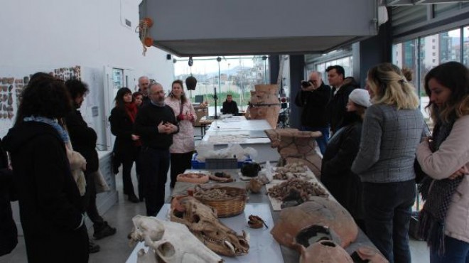 Arkeologlar ve gazeteciler İzmir'de buluştu