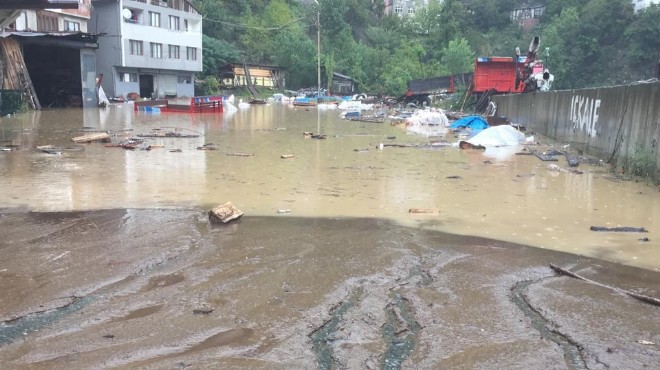 Artvin de sel: Dereler taştı, yollar kapandı